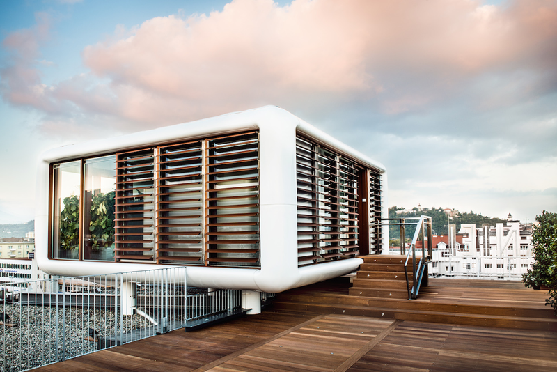 Illustration for article titled This Tiny Hotel Pod Sits on the Roof of a 60-Year-Old Historic Building